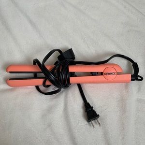 Amika hair straightener